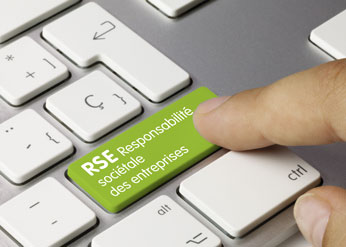 Visuel d'un clavier d'ordinateur avec une touche verte intitulée "RSE Responsabilité Sociétale des Entreprises"